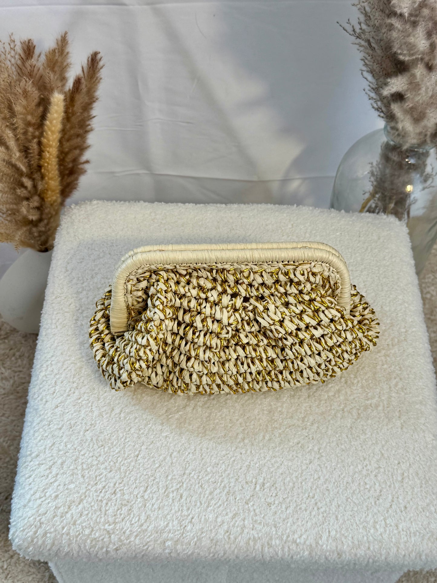 Pochette raphia dorée