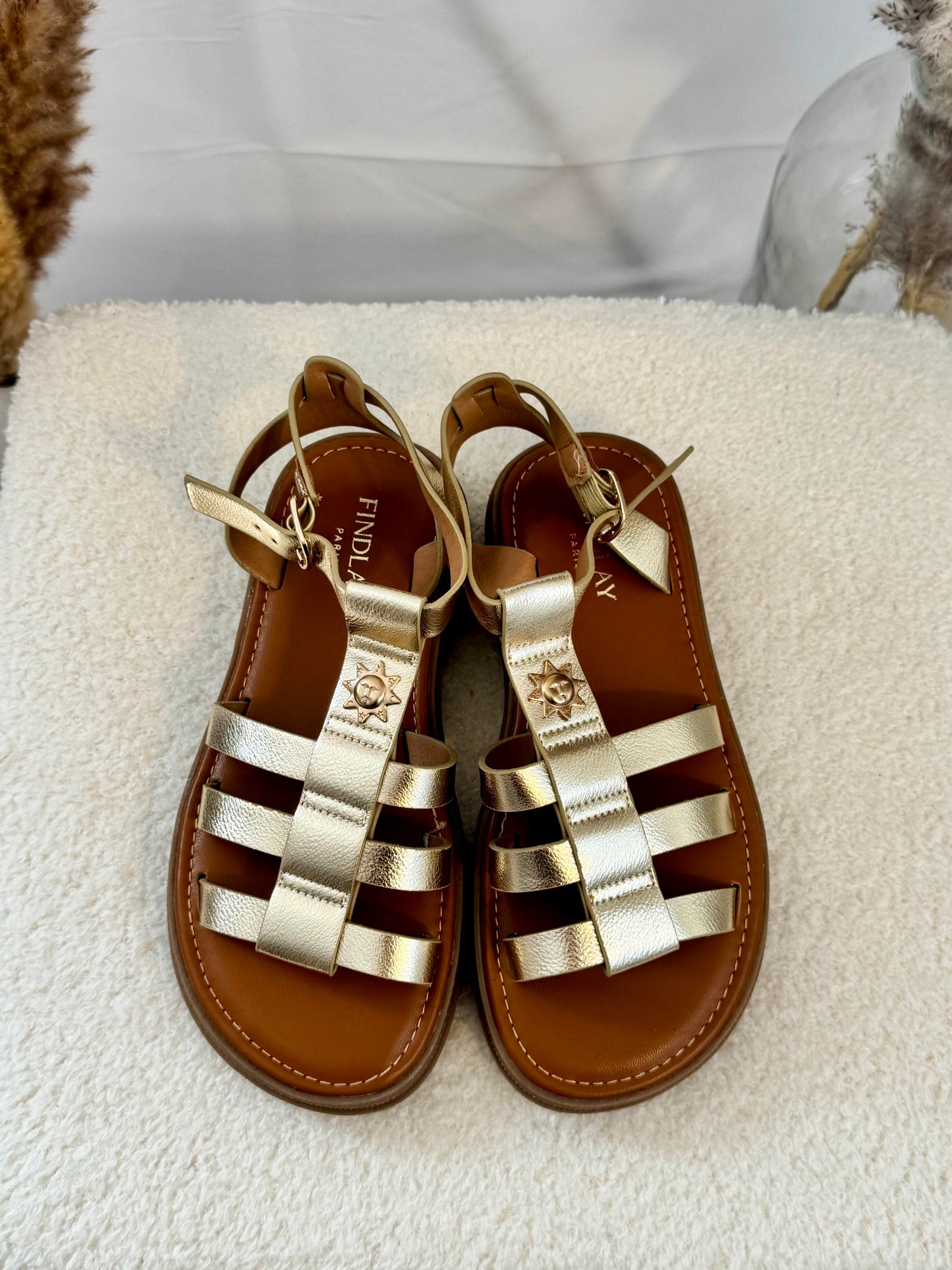 Chaussures haute soleil dorée