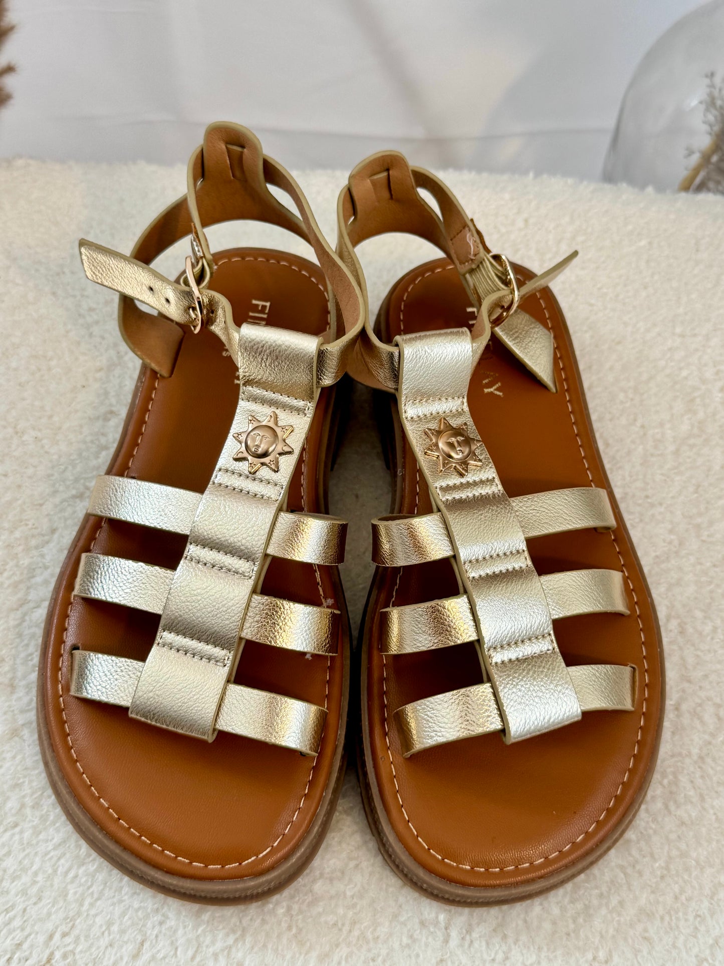 Chaussures haute soleil dorée