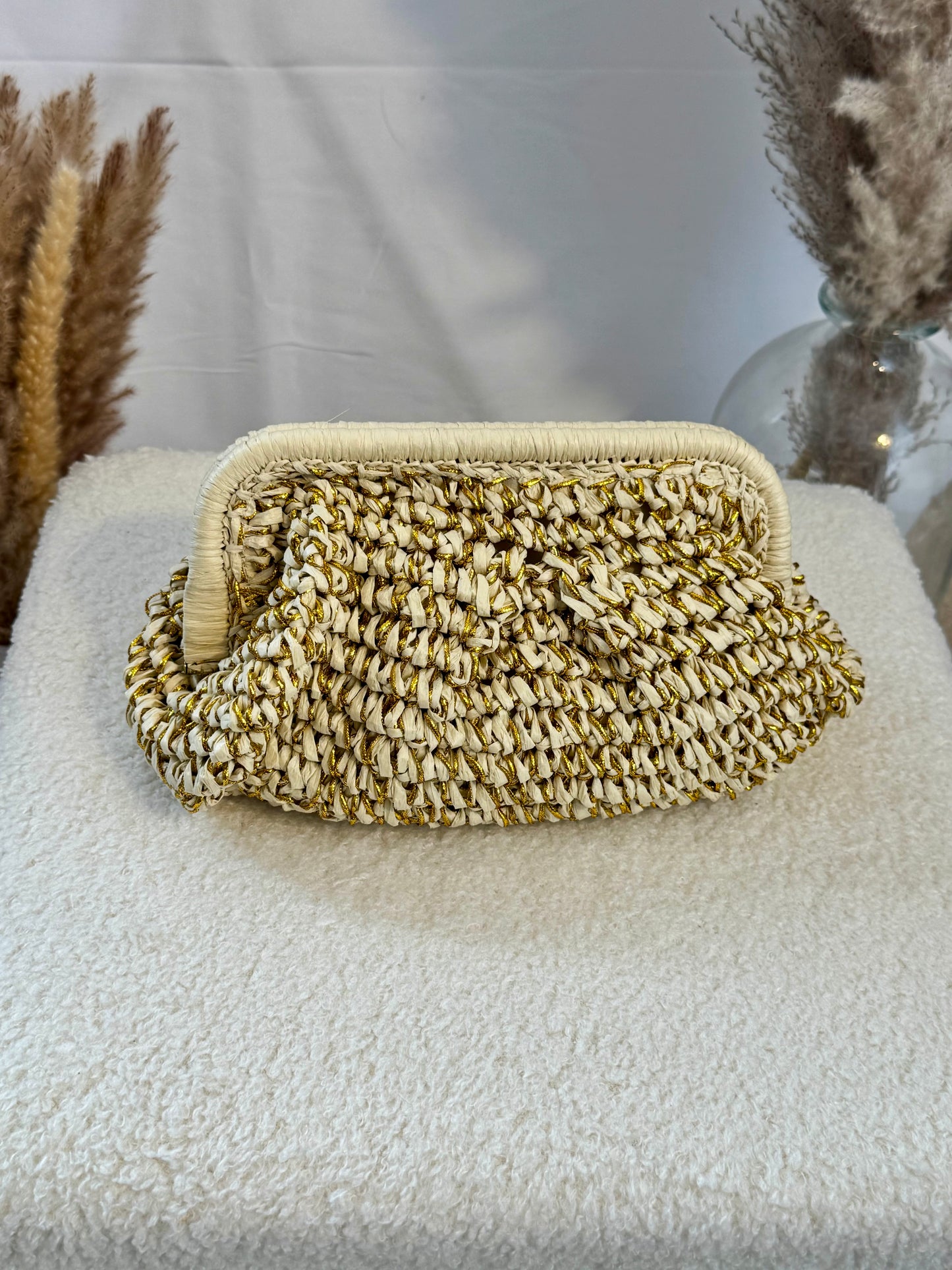 Pochette raphia dorée